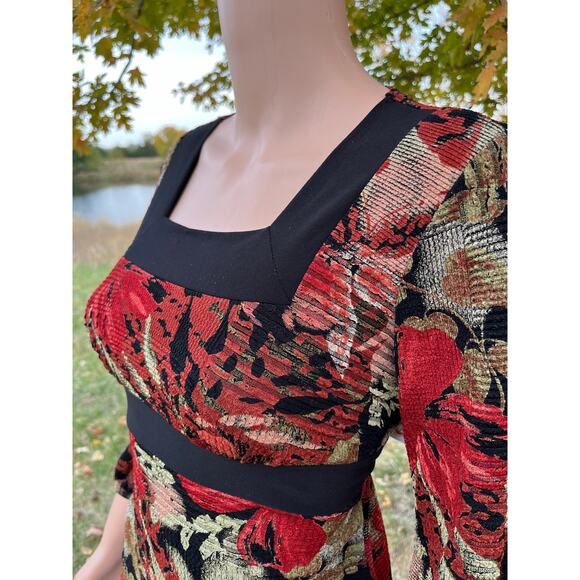 Carducci Textured Floral Square Neck Top - Picture 4 of 6